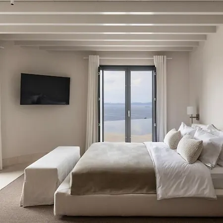 Spacious With Lovely Mountain And Sea View *