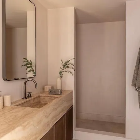 Spacious With Lovely Mountain And Sea View Apartment *