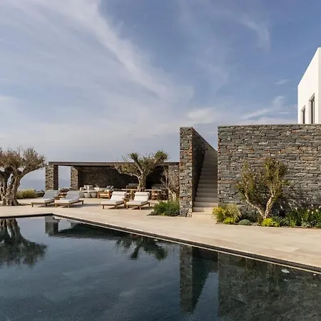 Spacious With Lovely Mountain And Sea View *