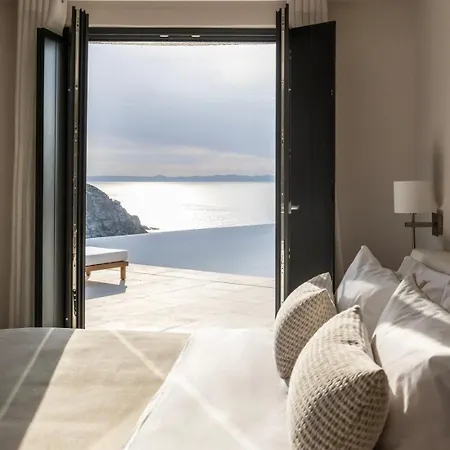 Spacious With Lovely Mountain And Sea View Apartment